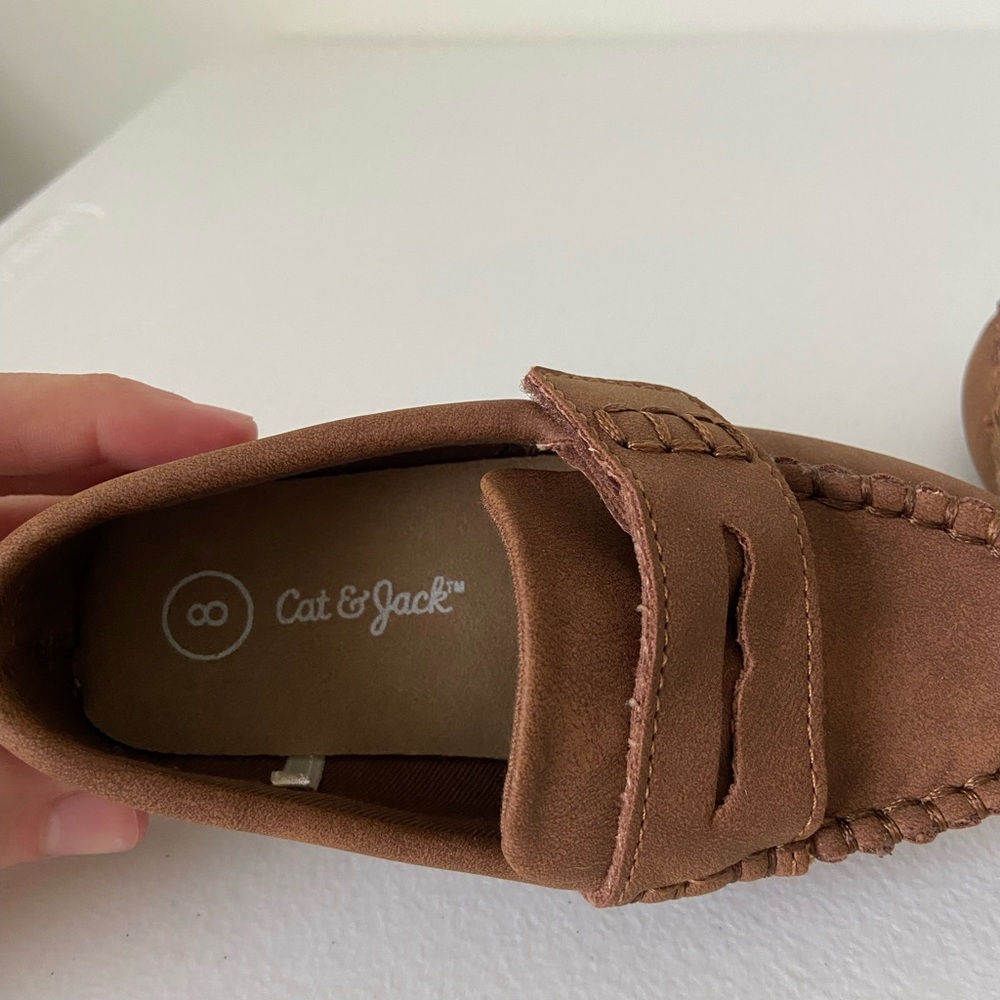 NWOT | Cat & Jack boy’s slip on velcro loafers size 8 - Picture 6 of 7